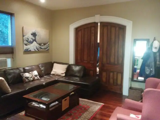 Walk to Locke St! West Desirable West Hamilton Avail Oct 1