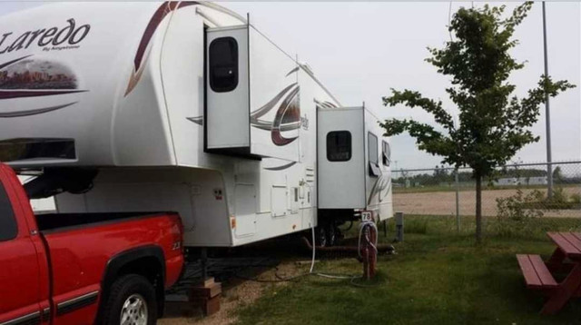 2010  5th Wheel Trailer in Travel Trailers & Campers in Saint John - Image 4