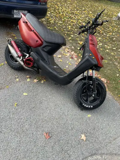 +CVT percé avec grillage +pneu arrière neuf +fan oversized +j’ai 2 bar custom pour le passager +tout...
