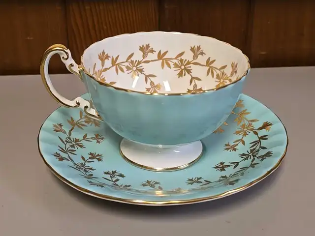 Vintage Aynsley 2312 Turquoise Aqua Blue & Gold Bone China Tea  in Arts & Collectibles in St. Catharines - Image 2