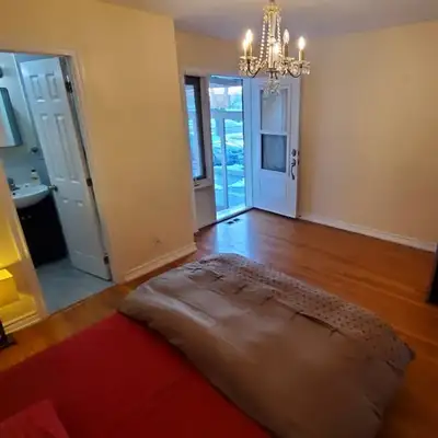 Fully furnished room for rent on main floor, separate entrance short term rental. 1 min from TTC, Ju...