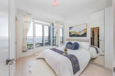 Experience elevated living in this stunning luxury condo located in the heart of Liberty Village, fe...