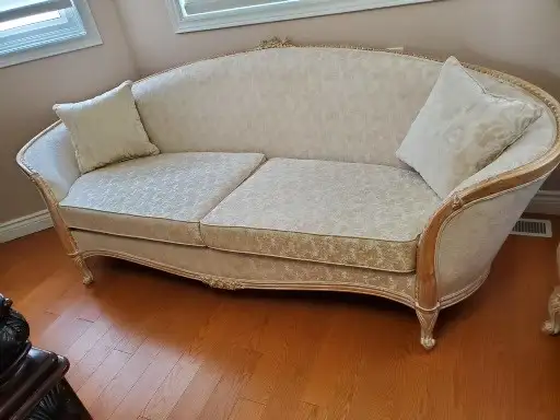 HIGH CLASS 4 PEICE SOFA SET in Couches & Futons in Hamilton - Image 2