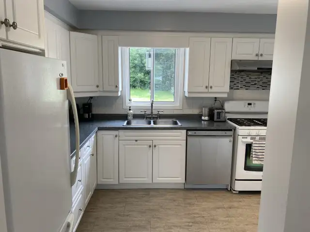 Bright 3-Bedroom Rental – Liftlock/Ashburnham Neighbourhood in Long Term Rentals in Peterborough - Image 3