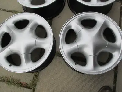16X7 RIMS. ORIGINALLY FROM 1997 OLDSMOBILE. ONLY PRODUCED 3 YEARS. RESTORED SEVERAL YEARS AGO AND NE...