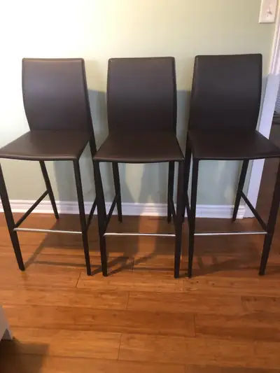 Seat width 171/2” Floor to seat 291/2” Height floor to top of back 45”