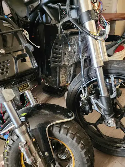 will buy  broken emotorcycles and parts, View more