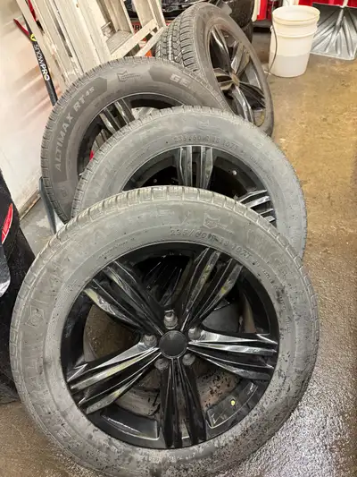 General Altimax RT 45 235/60/18 All Season tires 90% Tread came off Audi Q5 Bolt Pattern 5x112