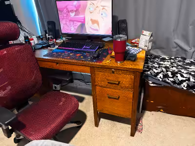 Solid wood desk, can been separated into 3 pieces for moving. 5ft wide by 30inch deep
