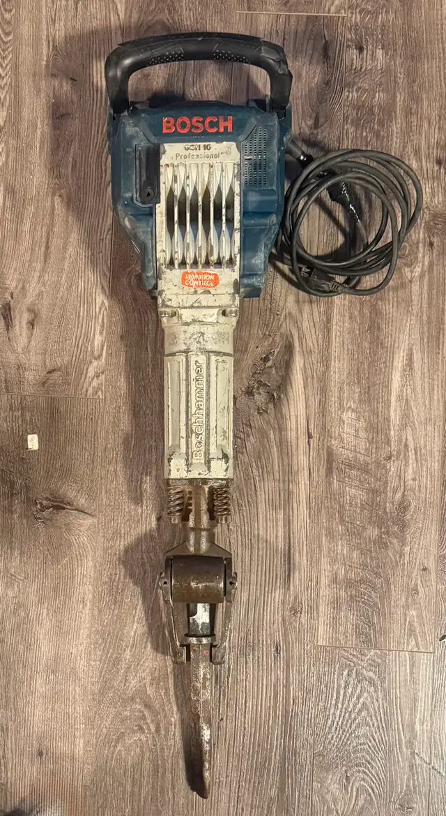 BOSCH - GSH 16-30 - DEMOLITION HAMMER BREAKER in Power Tools in Edmonton - Image 3