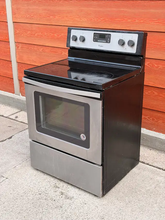 Whirlpool Stainless Steel Electric Range – 30” in Stoves, Ovens & Ranges in Mississauga / Peel Region - Image 3