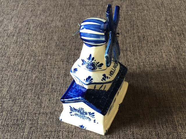 Vintage hand painted Holland delft blue porcelain windmill dans Art et objets de collection  à Ville de Montréal - Image 4