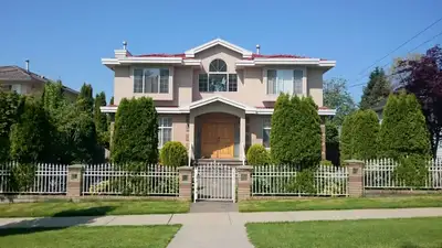 Burnaby Metrotown – Bright 3 Bed Above-Ground Basement Suite for Rent Rent: $2400 / month Address: 7...