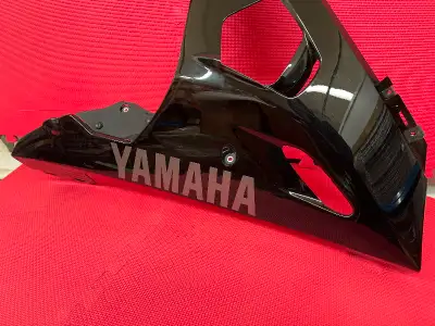New in packaging Factory Original Yamaha R6 right hand lower panel black metallic fairing 05 R6 new...