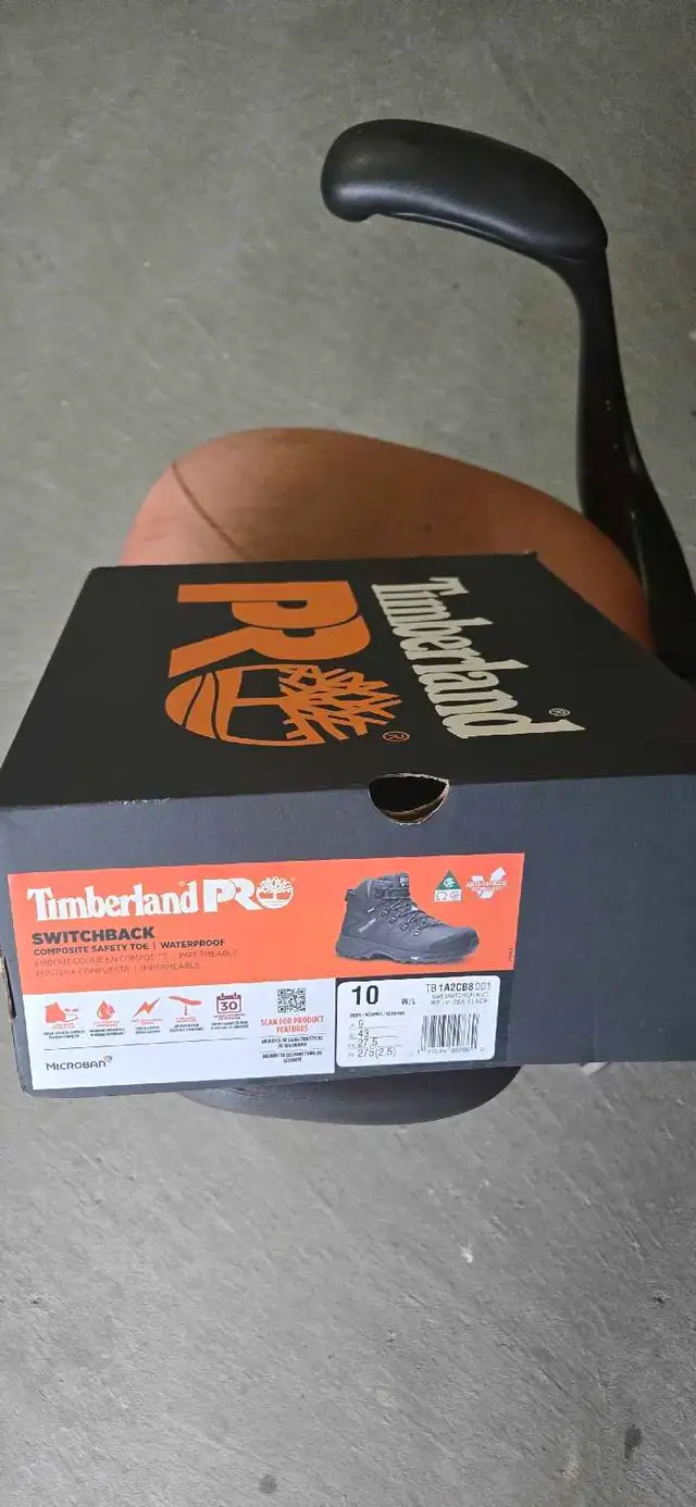 Safety boots (waterproof) in Men's Shoes in Mississauga / Peel Region - Image 4