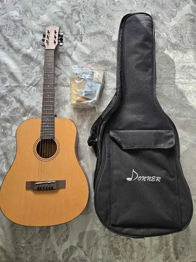 Guitar with stand in Guitars in Markham / York Region - Image 2