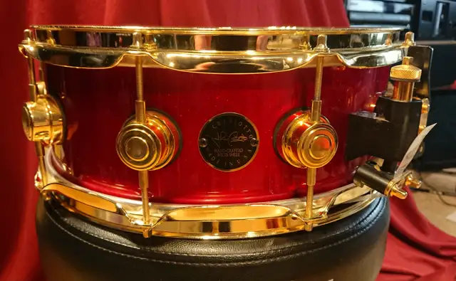 2002 DW JOHN CRAVIOTTO SIGNED SNARE DRUM - RARE- in Drums & Percussion in Windsor Region - Image 4