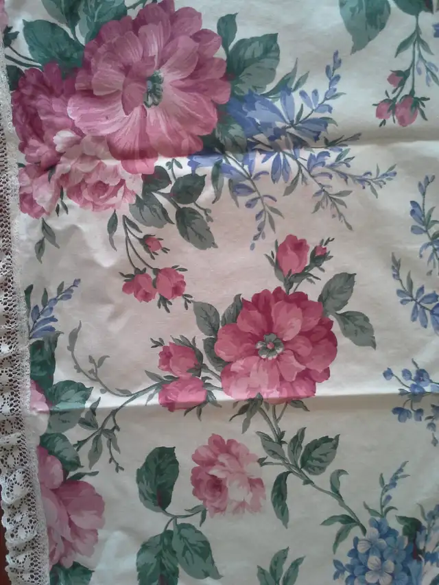 TABLE RUNNERS in Home Décor & Accents in Ottawa - Image 5