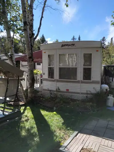 Camping Rayon Soleil , Saint-Alexandre-de-Kamouraska. Model Satellite, 36''p . 2015 Tv écran plan HD...