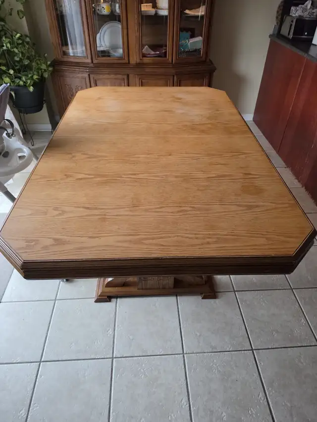 Antique Solid Wood Dining Set – 8 Seater with Matching Hutch in Dining Tables & Sets in Markham / York Region - Image 6