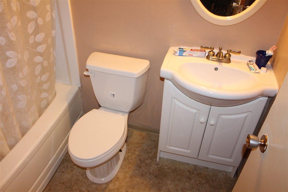 *** BACH, 1 and 2 BDRM suites and Pvt. ROOMS from $560/m *** 3