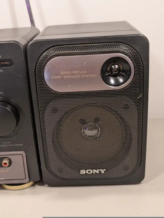 Vintage Sony CFS-1030 BOOMBOX Stereo Tape Player needs fix in Stereo Systems & Home Theatre in Markham / York Region - Image 7