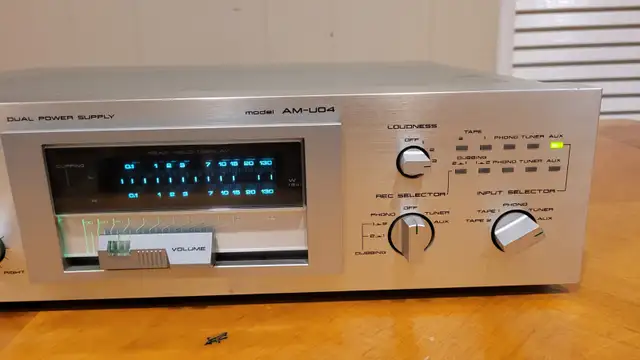vintage akai AM-U04 amplifier in Stereo Systems & Home Theatre in Mississauga / Peel Region - Image 4