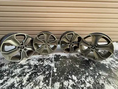 For sale is a set of four wheels used on a 2016 Hyundai Santa Fe Rim size: 18xJ7.5 5x114.3 CB 67.1 O...