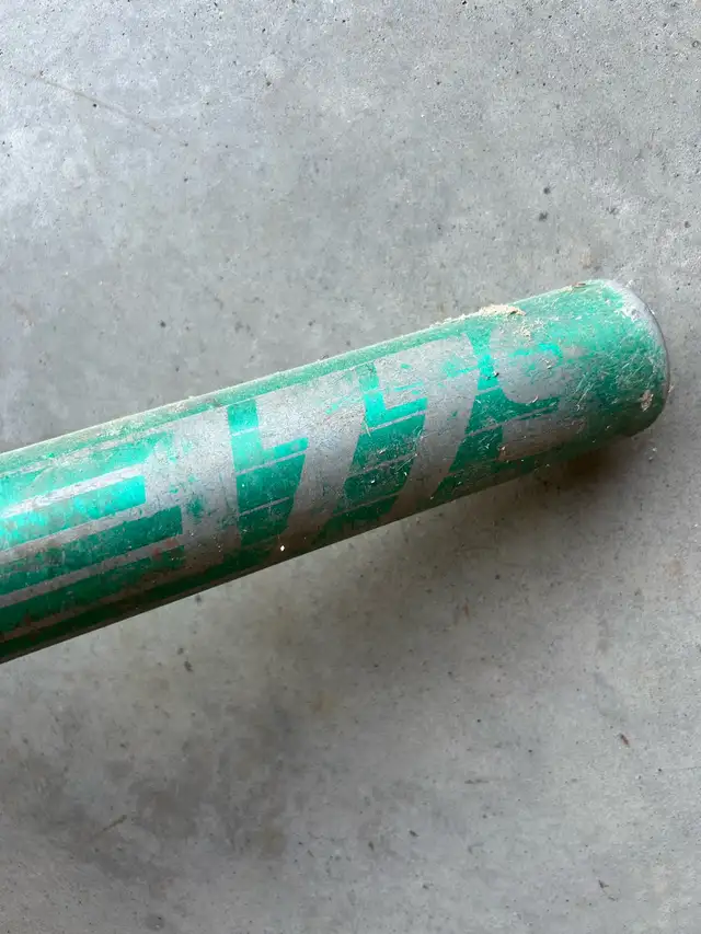 aluminum baseball bat in Baseball & Softball in North Bay - Image 3