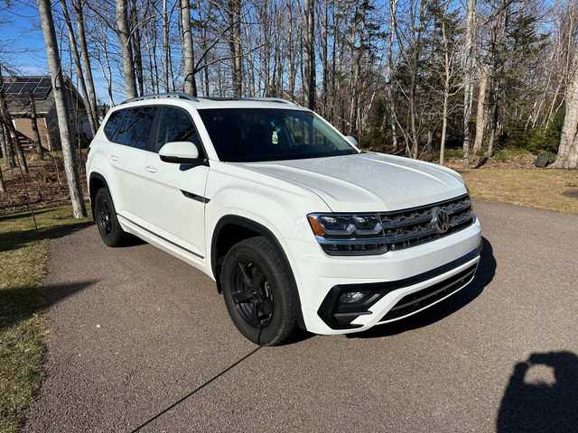 2018 VW Atlas R-line Low KM in Cars & Trucks in Charlottetown