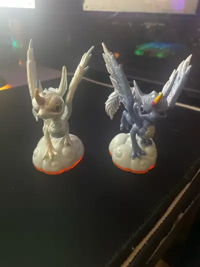 Limited edition and normal skylander! Amazing condition and still good to play with very good price