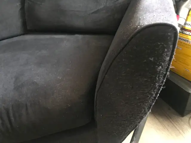 Black lazy boy couch in Couches & Futons in City of Halifax - Image 3