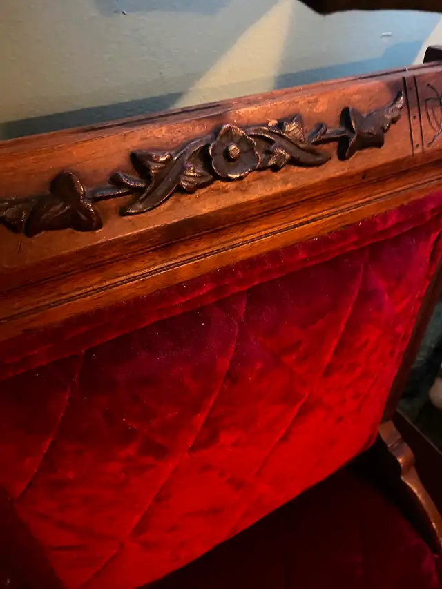 Antique Vintage Old Hand Carved Eastlake Victorian SOLID Walnut in Chairs & Recliners in Barrie - Image 3