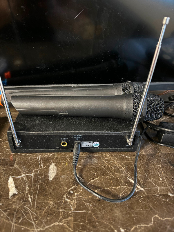 2 Wireless Microphone in Stereo Systems & Home Theatre in City of Toronto - Image 2