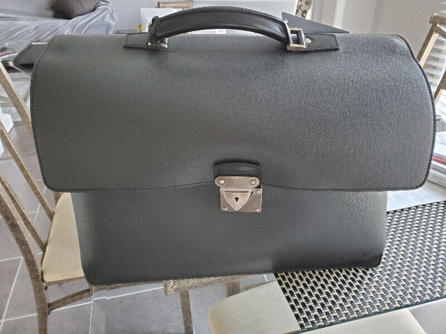 AUTHENTIC Louis Vuitton Neo Robusto Epi Briefcase in Women's - Bags & Wallets in Markham / York Region