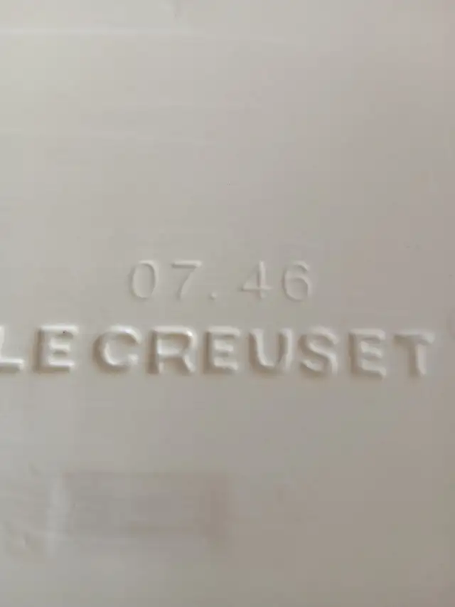 Le Creuset 3 Qt Cobalt Blue Stoneware Square Casserole Baking in Kitchen & Dining Wares in Calgary - Image 8