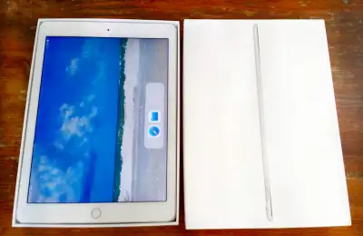 Apple iPad PRO 9.7 inch screen 128 gb white border/silver back , View more
