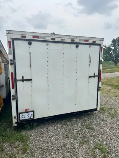 This is a 22 foot cargo trailer perfect for hauling equipment or storage, it is in great shape! Bein...