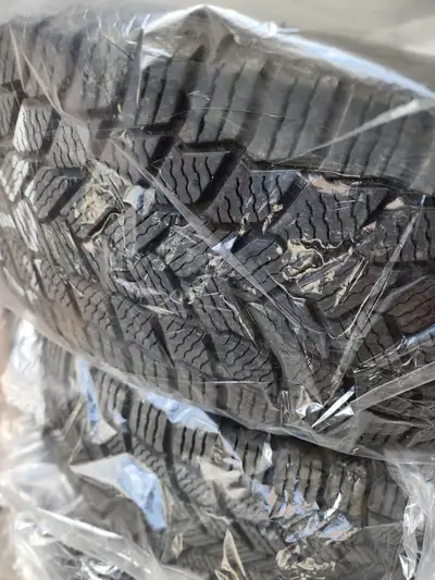Michelin X-ICE SNOW 225/60R17 XL - 103T Lightly used for 2 seasons. 7mm tread (brand new tires are 8...