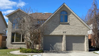 House for Sale: Tecumseh, Ontario
