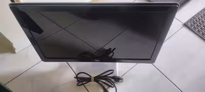 - in good condition - 2 integrated speakers - VGA, DVI, HDMi, audio outputs - only power cable inclu...