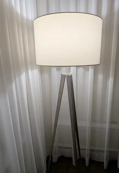 Lampe sur pied, View more