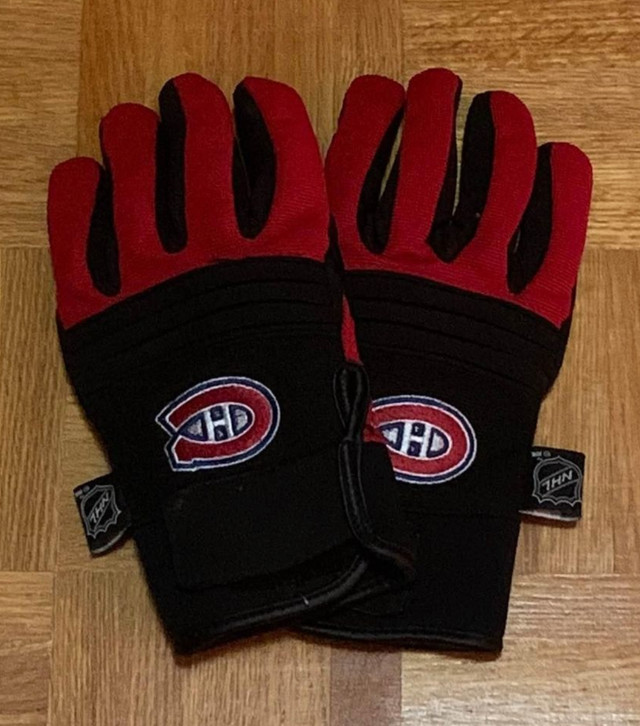Montreal Canadiens Youth-Sized Gloves in Hockey in City of Toronto