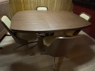 Table de cuisine et 4 chaises, View more