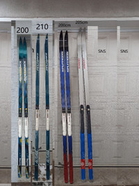 4 ( 200, 210,  200, 205 cm) cross country skis /ski de fond