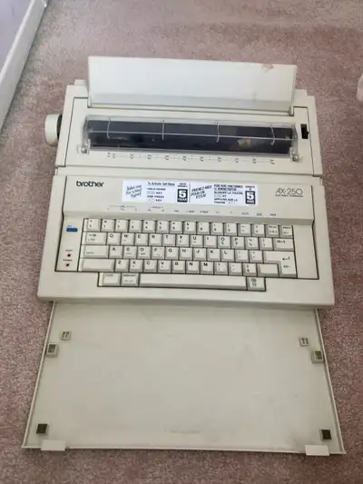 Used and still in good and working condition. Include: 1x typewriter