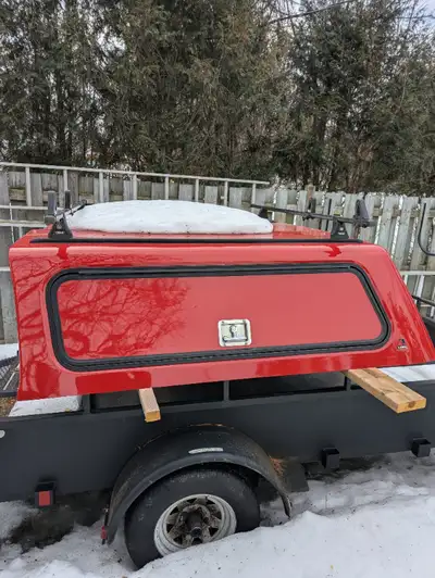 100RCC Leer cap. In great condition. Solid side and rear doors with locking T handles, grey interior...