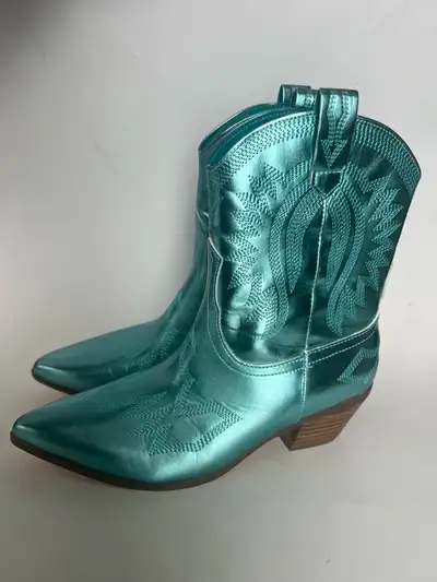 Womens Cowboy Boots Sz 9 Cushionaire Memory Foam, View more