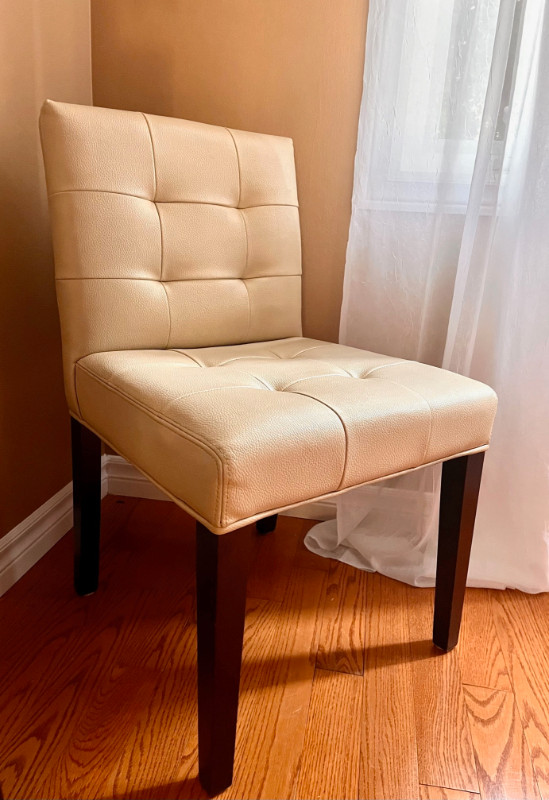 Faux Leather chair, Ivory colour, in good condition, designer in Chairs & Recliners in Oakville / Halton Region