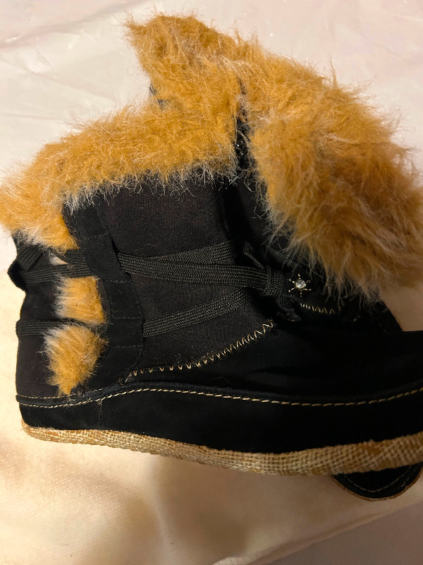Ladies Winter Suede Ankle Boots in Women's - Shoes in Saint John - Image 3